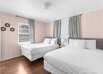 Blushing Bungalow hotel thumbnail 6