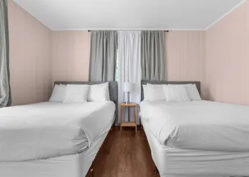 Blushing Bungalow hotel thumbnail 7
