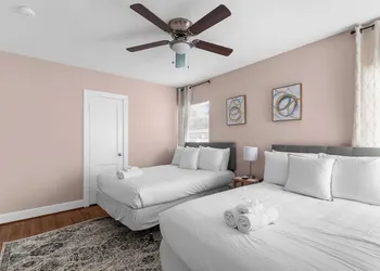 Blushing Bungalow hotel thumbnail 8