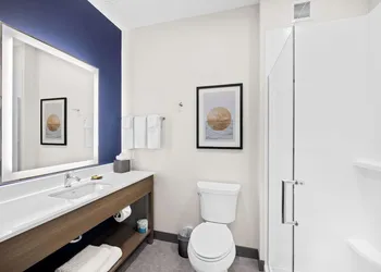 Best Western Plus Marquette Hotel & Suites hotel thumbnail 3