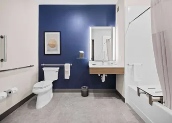 Best Western Plus Marquette Hotel & Suites hotel thumbnail 6