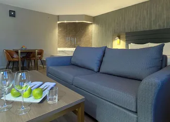 Radisson Hotel Montreal Airport hotel thumbnail 8