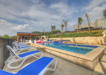 The Bentley Hotel - Bill Murray Room - Pool View hotel thumbnail 8
