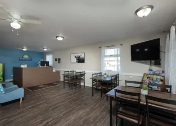 Days Inn by Wyndham Wheatland hotel thumbnail 3