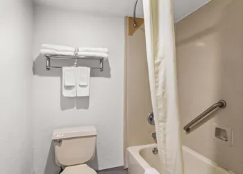 Quality Inn Jacksonville - Orange Park near Naval Air Station hotel thumbnail 7