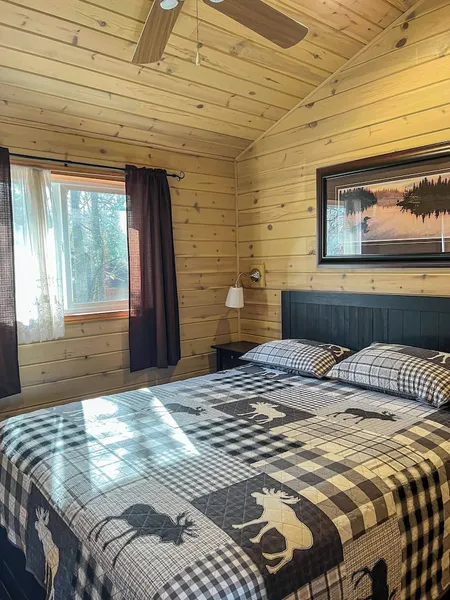 Ahmic Lake Resort's Black Bear Cottage hotel detail image 6