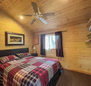 Ahmic Lake Resort's Black Bear Cottage hotel detail image 7