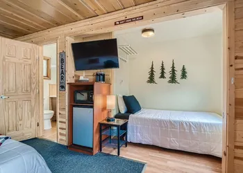 Lift Landing hotel thumbnail 2