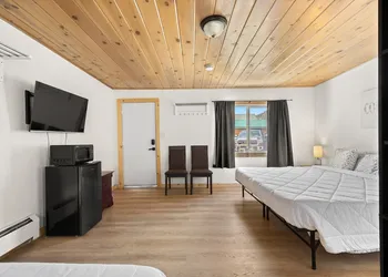 Lift Landing hotel thumbnail 6