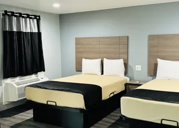 EXPRESS INN & Suites hotel thumbnail 4