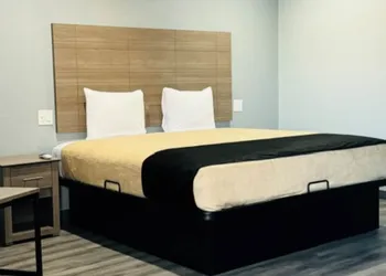 EXPRESS INN & Suites hotel thumbnail 6