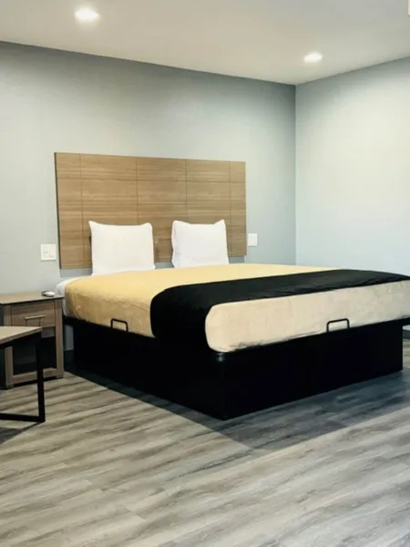EXPRESS INN & Suites hotel detail image 6