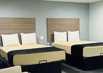 EXPRESS INN & Suites hotel thumbnail 7
