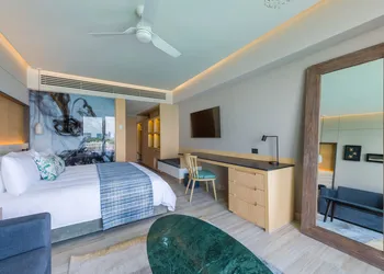 Renaissance Cancun Resort & Marina hotel thumbnail 5