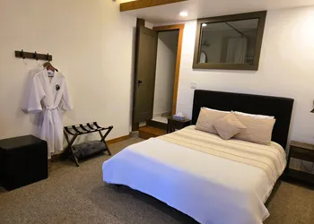 New Denver Lodge hotel thumbnail 8