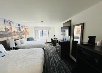Clarion Pointe Milwaukee Airport hotel thumbnail 6