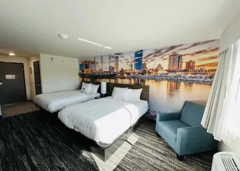 Clarion Pointe Milwaukee Airport hotel thumbnail 7
