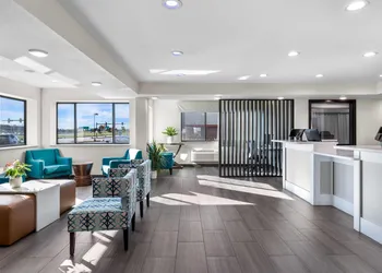 Clarion Pointe Milwaukee Airport hotel thumbnail 2