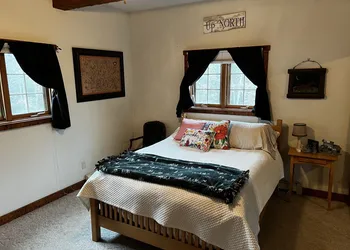 Beautiful Northwoods Getaway hotel thumbnail 2