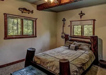 Beautiful Northwoods Getaway hotel thumbnail 5