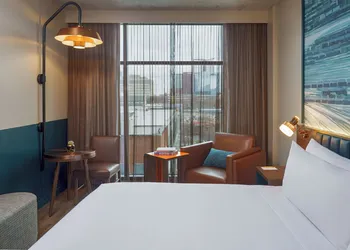 Caption by Hyatt Downtown Nashville hotel thumbnail 4