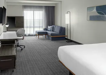 Courtyard By Marriott Sherman hotel thumbnail 6