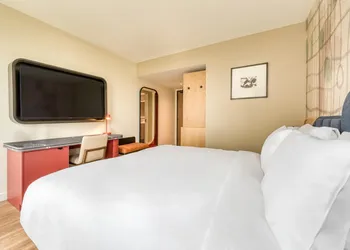 TOOR Hotel Toronto, part of JdV by Hyatt hotel thumbnail 6