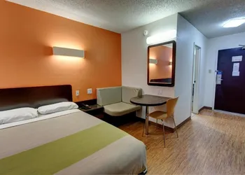 Executive Inn & Suites hotel thumbnail 5