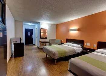 Executive Inn & Suites hotel thumbnail 6