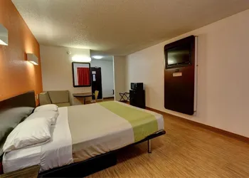Executive Inn & Suites hotel thumbnail 8
