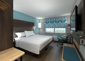 Tru By Hilton Madison East hotel thumbnail 5