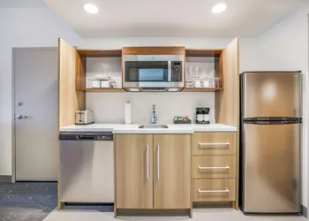 Home2 Suites By Hilton Madison East hotel thumbnail 6