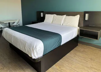 Studio 6 Suites Gardena, CA hotel thumbnail 8