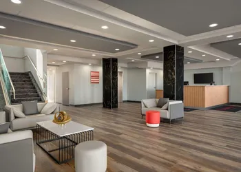 Ramada by Wyndham West Edmonton Hotel & Suites hotel thumbnail 3