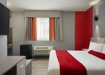 Ramada by Wyndham West Edmonton Hotel & Suites hotel thumbnail 8