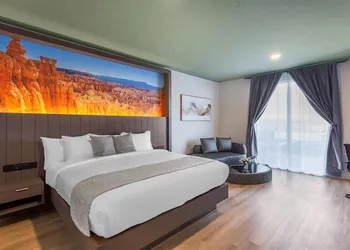 The Valor, an Ascend Collection Hotel hotel thumbnail 6