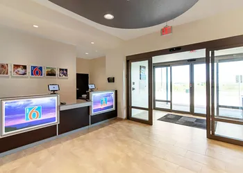 Studio 6 Austin, TX - Airport hotel thumbnail 3
