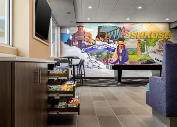 Tru By Hilton Oshkosh hotel thumbnail 2