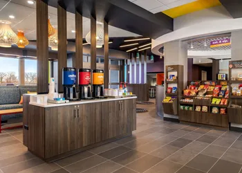 Tru By Hilton Oshkosh hotel thumbnail 3