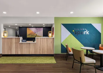 Spark by Hilton Norfolk hotel thumbnail 4