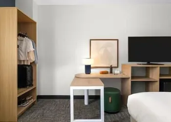 Spark by Hilton Norfolk hotel thumbnail 7