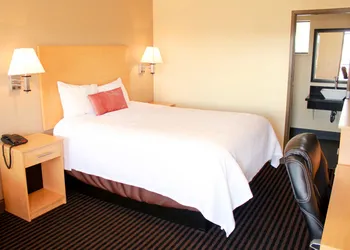 Travelodge by Wyndham Vallejo hotel thumbnail 2