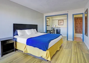 Super 7 Inn By Oyo San Antonio N.W. Medical Center hotel thumbnail 8