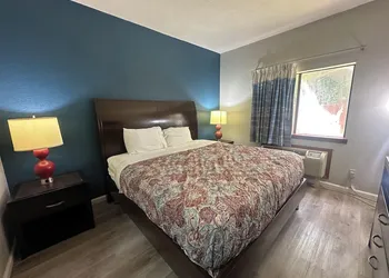 Budget Inn, Hwy 41 hotel thumbnail 6