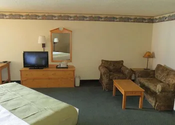 Quality Inn Ladysmith hotel thumbnail 5