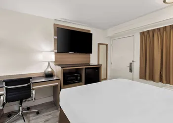 Clarion Pointe Kennesaw Town Center hotel thumbnail 5