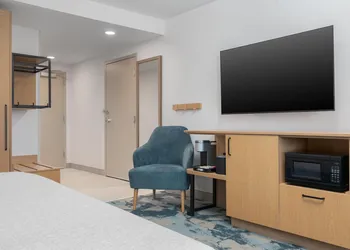Hampton Inn & Suites Alpena hotel thumbnail 7