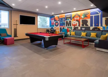 Tru By Hilton Commerce hotel thumbnail 2