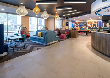 Tru By Hilton Commerce hotel thumbnail 3