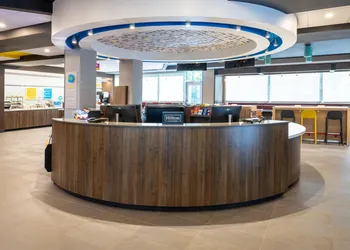 Tru By Hilton Commerce hotel thumbnail 5